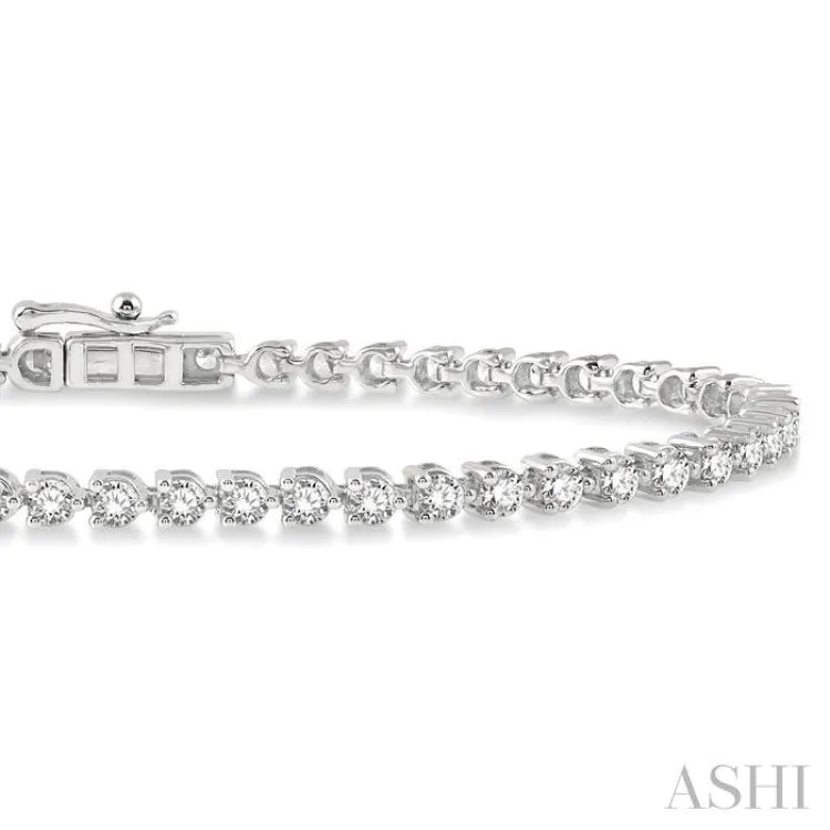 3 Ctw Tri-Prong Round Cut Diamond Bracelet in 14K White Gold