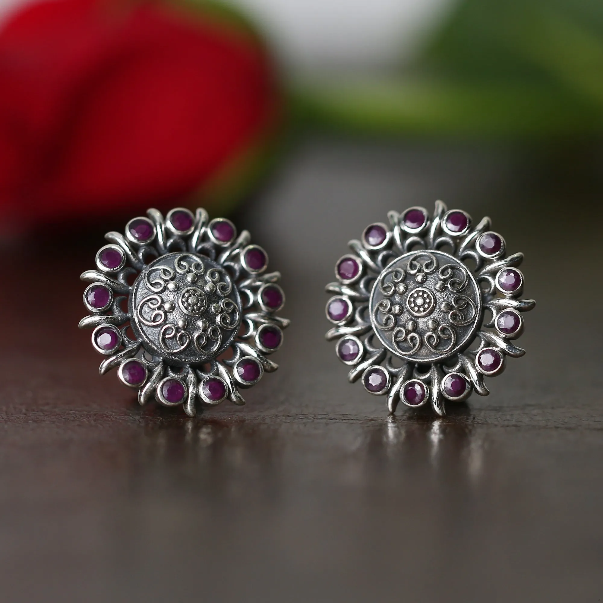 925 Silver Antique Look Ruby Red Stud