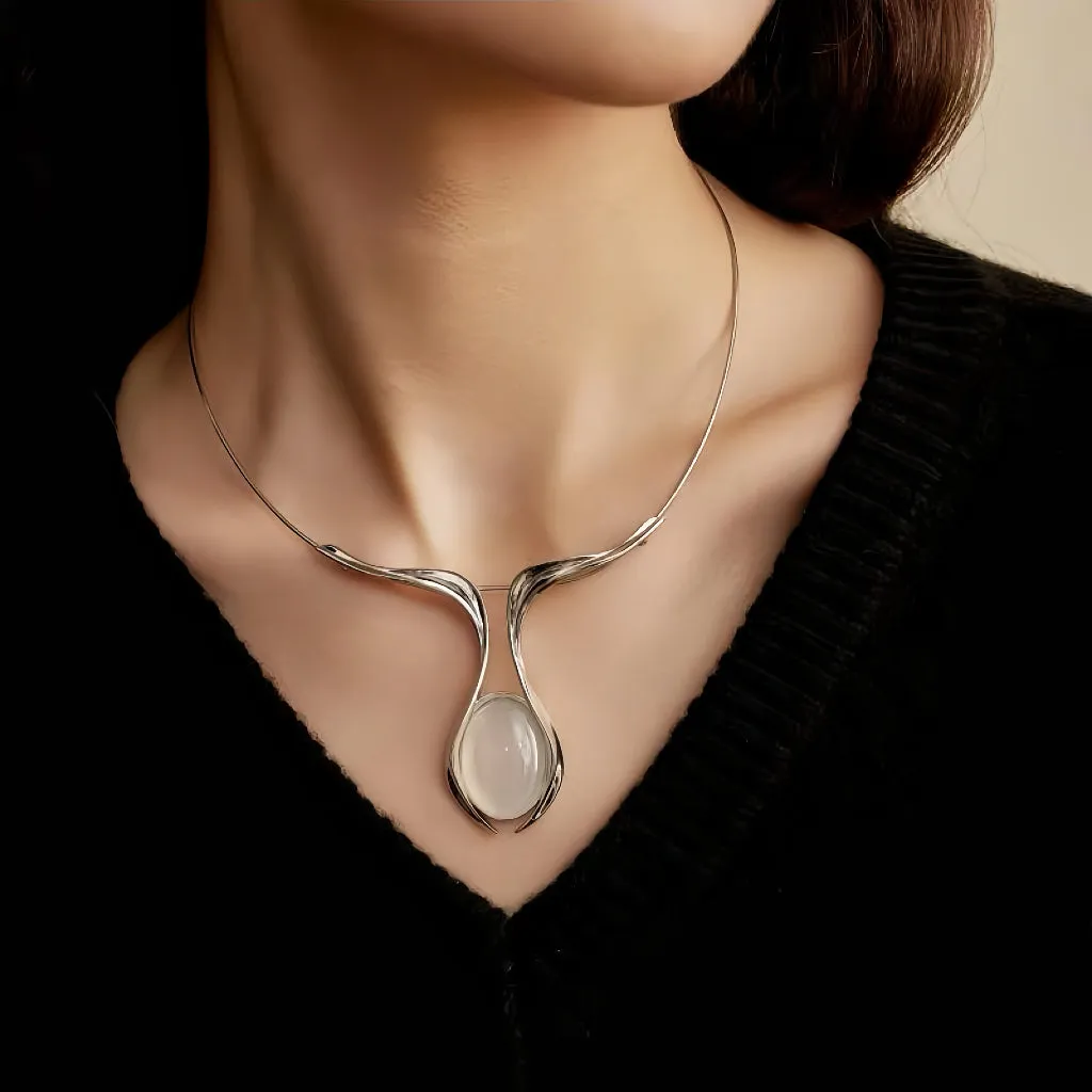 Elegant Queen - Clear Quartz Necklace