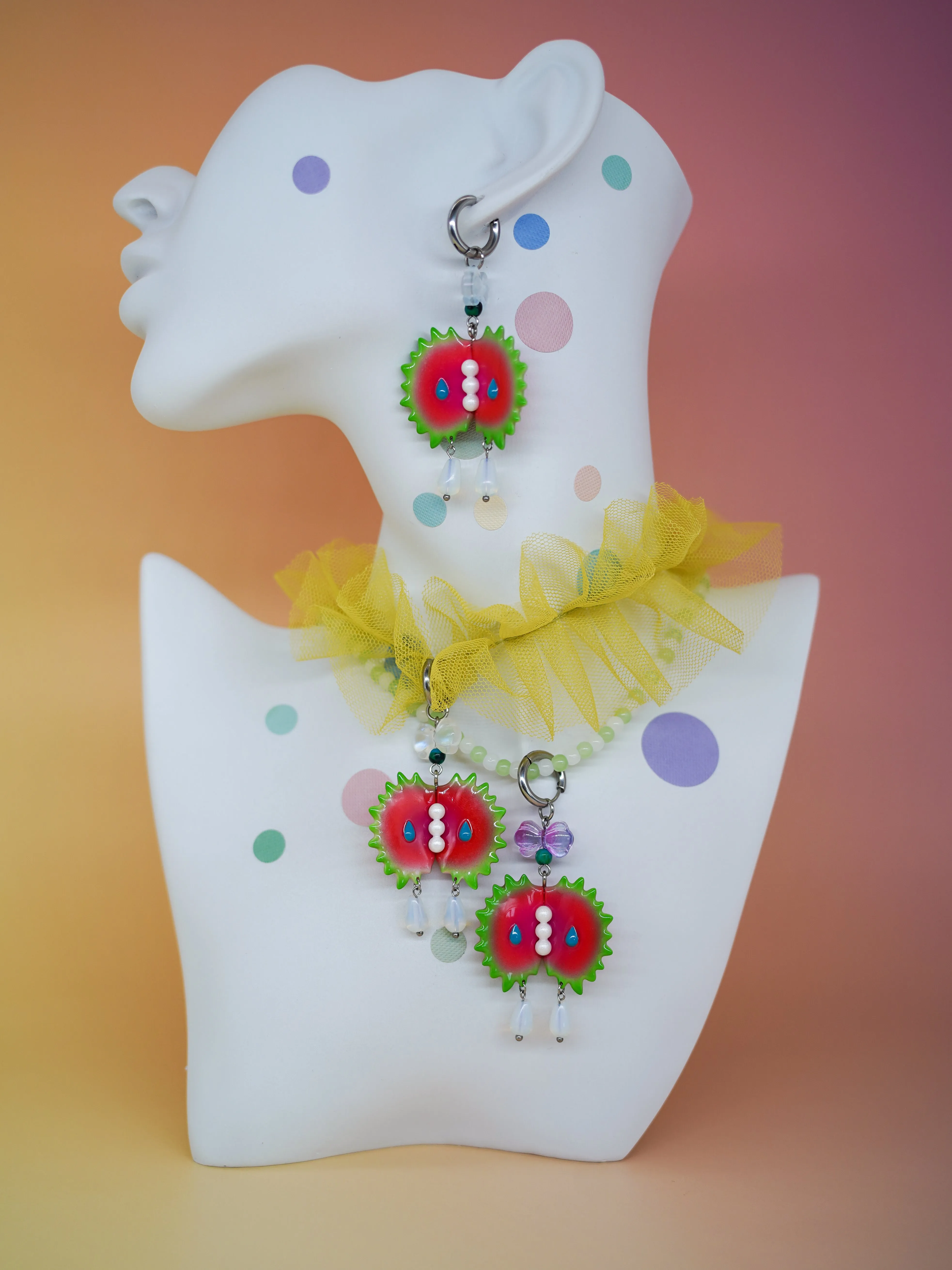 Venus flytrap with green edge and pearl middle necklace & earring