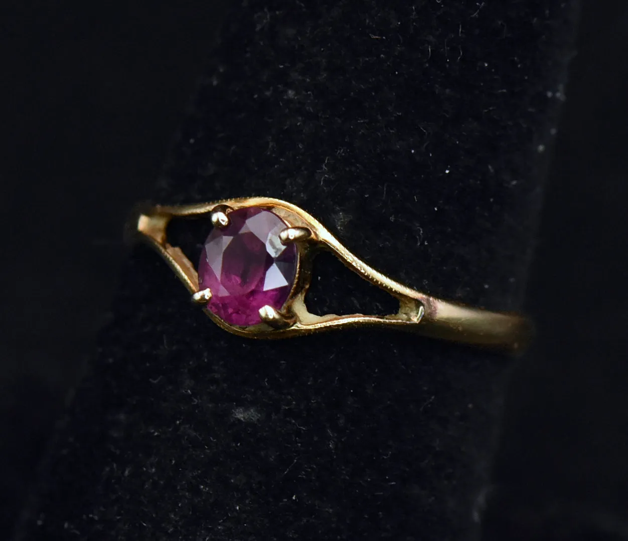 Vintage 14K Gold Ruby Ring - Size 7.25