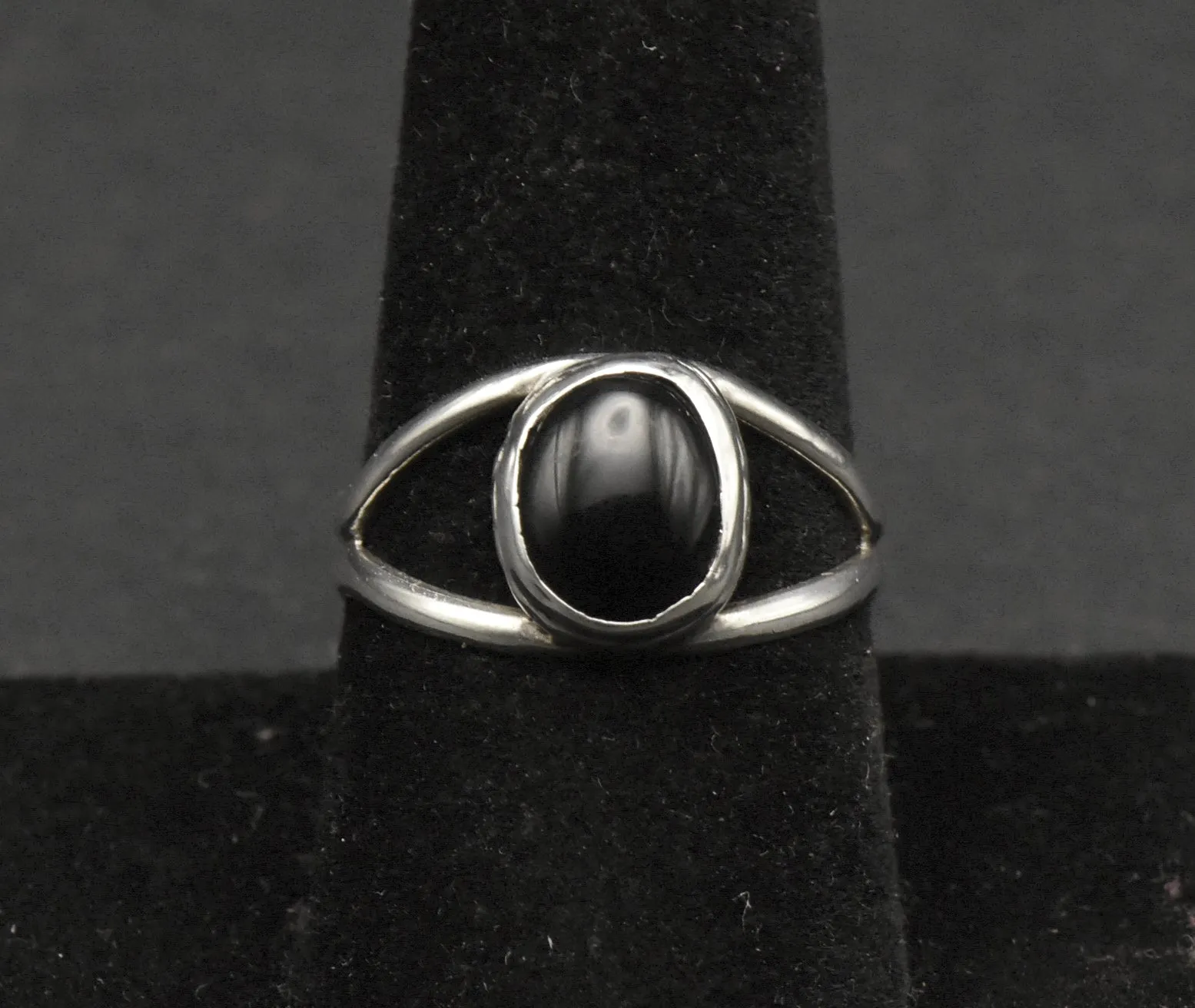 Vintage Handmade Black Onyx Silver Ring - Size 8.75